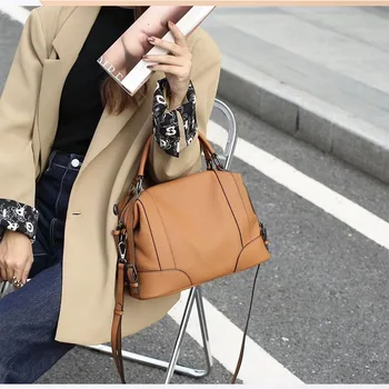 Женская сумка большой емкости 2024 Новая универсальная сумка через плечо Boston Niche Design Модная текстурная сумка