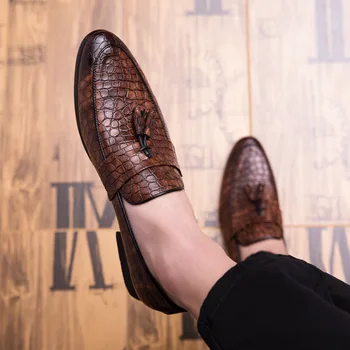 Новый люксовый бренд моды Мужские лоферы с кисточками обувь кожа итальянское вечернее платье офисная обувь оксфорд обувь для мужчин ert5