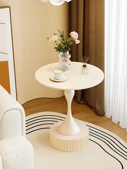 Русалка в кремовом стиле, легкая роскошная рок-доска, маленький журнальный столик, диван в гостиной, приставной столик